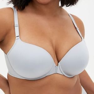 Torrid light grey front clasp 360°back smoothing lightly lined t-shirt bra 50DDD